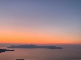 Anemos Fira Caldera View