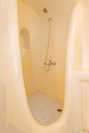 Anemos Fira Caldera View