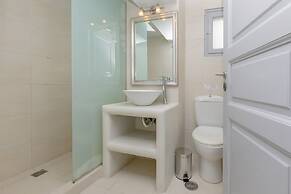 Anemos Fira Caldera View