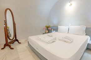 Anemos Fira Caldera View