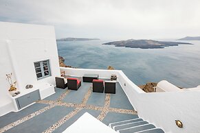 Anemos Fira Caldera View