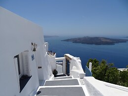 Anemos Fira Caldera View