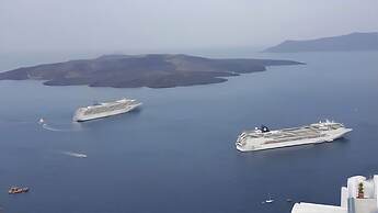 Anemos Fira Caldera View