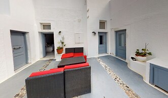 Anemos Fira Caldera View