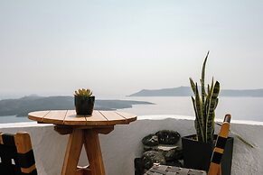 Anemos Fira Caldera View