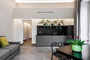 Ferrini Home - Etnea Portrait