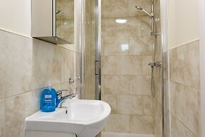 St Mary's Modern Central Huge Studio Apartments