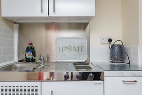 St Mary's Modern Central Huge Studio Apartments