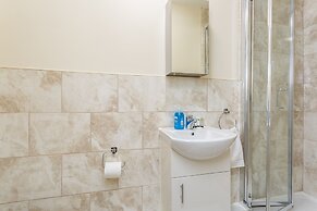 St Mary's Modern Central Huge Studio Apartments