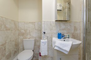St Mary's Modern Central Huge Studio Apartments