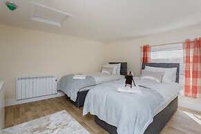 St Mary's Modern Central Huge Studio Apartments