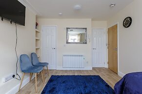 St Mary's Modern Central Huge Studio Apartments