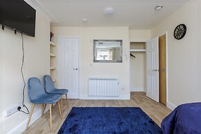 St Mary's Modern Central Huge Studio Apartments