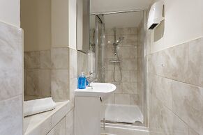 St Mary's Modern Central Huge Studio Apartments