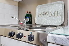 St Mary's Modern Central Huge Studio Apartments