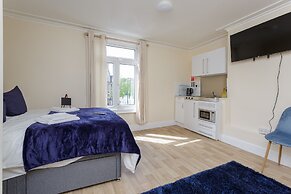 St Mary's Modern Central Huge Studio Apartments