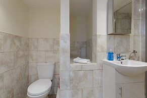 St Mary's Modern Central Huge Studio Apartments
