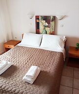 Agios Georgios - 2 Beds - Sleeps 5 - Free Parking