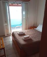 Agios Georgios - 2 Beds - Sleeps 5 - Free Parking
