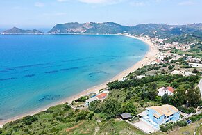 Agios Georgios - 2 Beds - Sleeps 5 - Free Parking