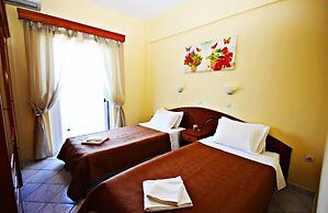 Agios Georgios - 2 Beds - Sleeps 5 - Free Parking