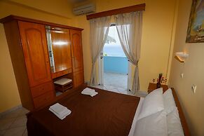 Agios Georgios - 2 Beds - Sleeps 5 - Free Parking