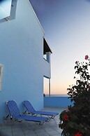 Agios Georgios - 2 Beds - Sleeps 5 - Free Parking