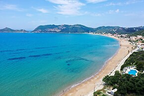 Agios Georgios - 2 Beds - Sleeps 5 - Free Parking