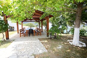 Agios Georgios - 2 Beds - Sleeps 5 - Free Parking