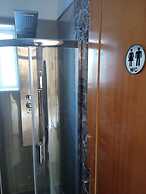 Agios Georgios - 2 Beds - Sleeps 5 - Free Parking