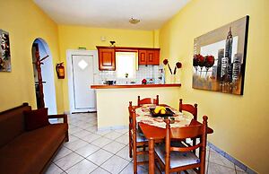 Agios Georgios - 2 Beds - Sleeps 5 - Free Parking