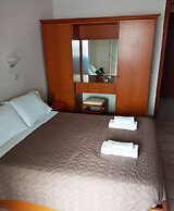 Agios Georgios - 2 Beds - Sleeps 5 - Free Parking