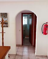 Agios Georgios - 2 Beds - Sleeps 5 - Free Parking