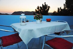 Agios Georgios - 2 Beds - Sleeps 5 - Free Parking
