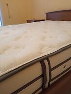 Agios Georgios - 2 Beds - Sleeps 5 - Free Parking