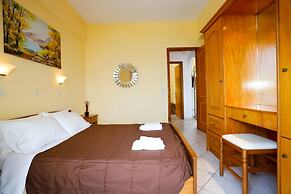 Agios Georgios - 2 Beds - Sleeps 5 - Free Parking