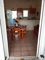 Agios Georgios - 2 Beds - Sleeps 5 - Free Parking