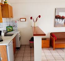 Agios Georgios - 2 Beds - Sleeps 5 - Free Parking