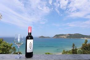 Agios Georgios - 2 Beds - Sleeps 5 - Free Parking