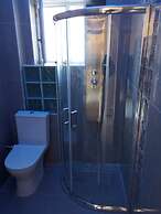 Agios Georgios - 2 Beds - Sleeps 5 - Free Parking