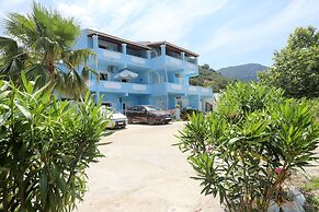 Agios Georgios - 2 Beds - Sleeps 5 - Free Parking