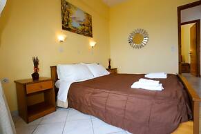 Agios Georgios - 2 Beds - Sleeps 5 - Free Parking