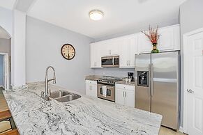 Spacious Condo With Balcony Near Themed Parks! #3vc406