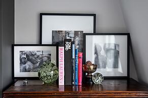 Luxurious Wandsworth Home Close to Putney Heath by Underthedoormat