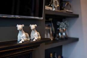 Luxurious Wandsworth Home Close to Putney Heath by Underthedoormat