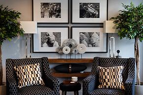 Luxurious Wandsworth Home Close to Putney Heath by Underthedoormat