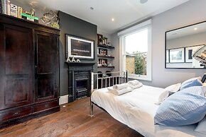Luxurious Wandsworth Home Close to Putney Heath by Underthedoormat