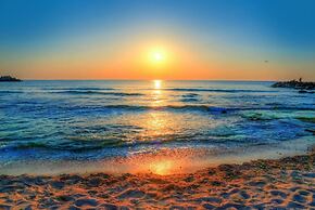 Modern & Stylish Apt of City 5min Beach