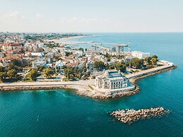 Modern & Stylish Apt of City 5min Beach