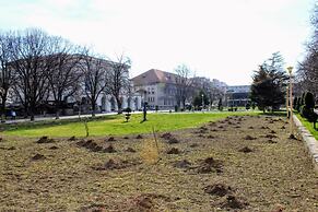 Modern & Stylish Apt of City 5min Beach